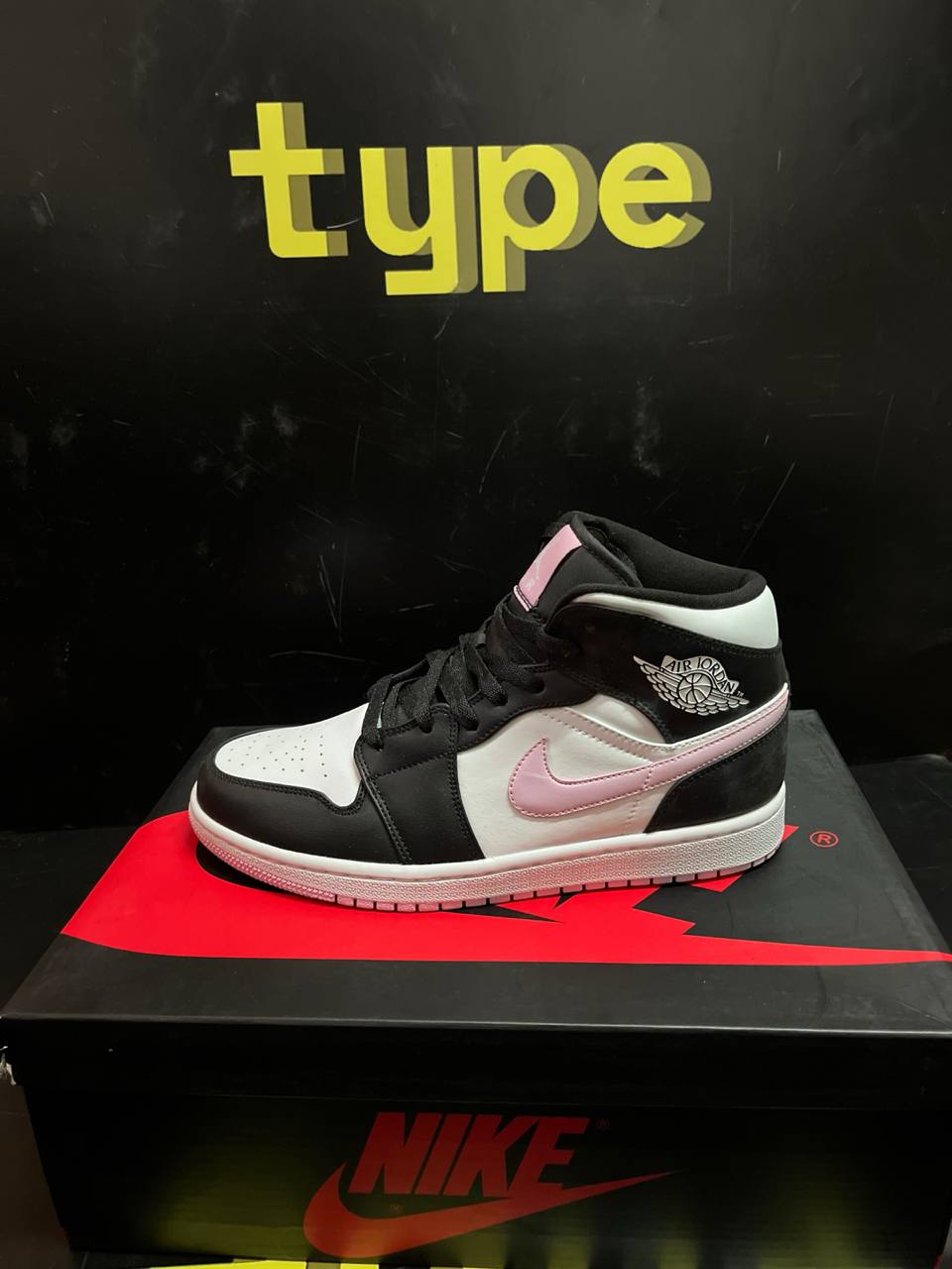 Jordan 1 Mid White Black Light Arctic Pink Air Jordan 1 Mid White Black Light Arctic Pink | מידה 40 - TypeShoes